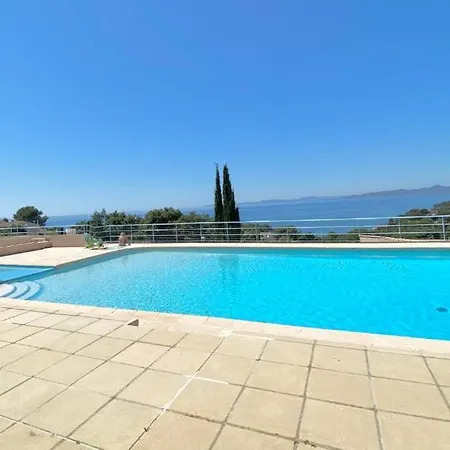 Yara Vue Mer Piscine 4pax Holiday home *